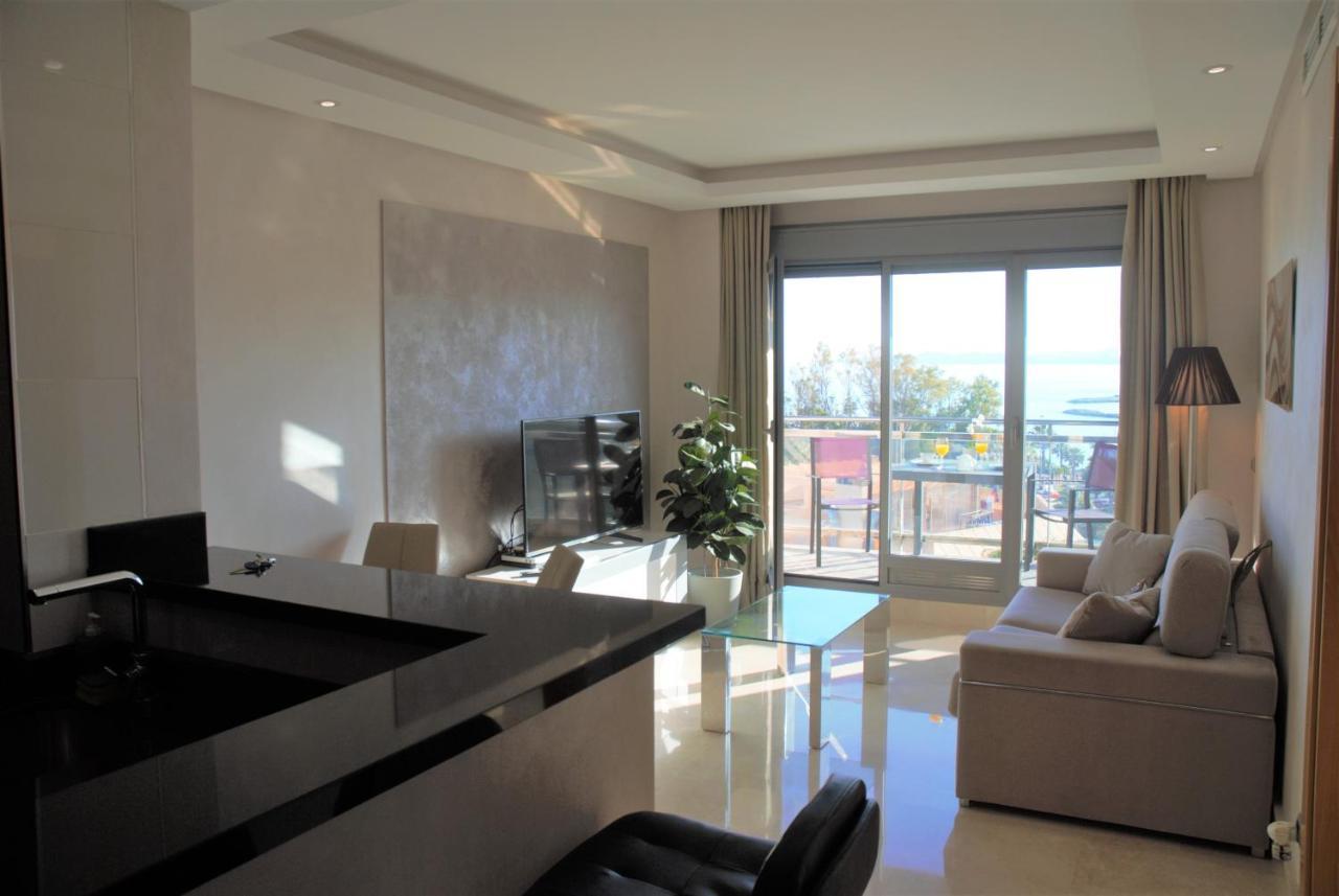 Apartment Bay View Luxury Apartment, Amazing Sea View & Pool *
