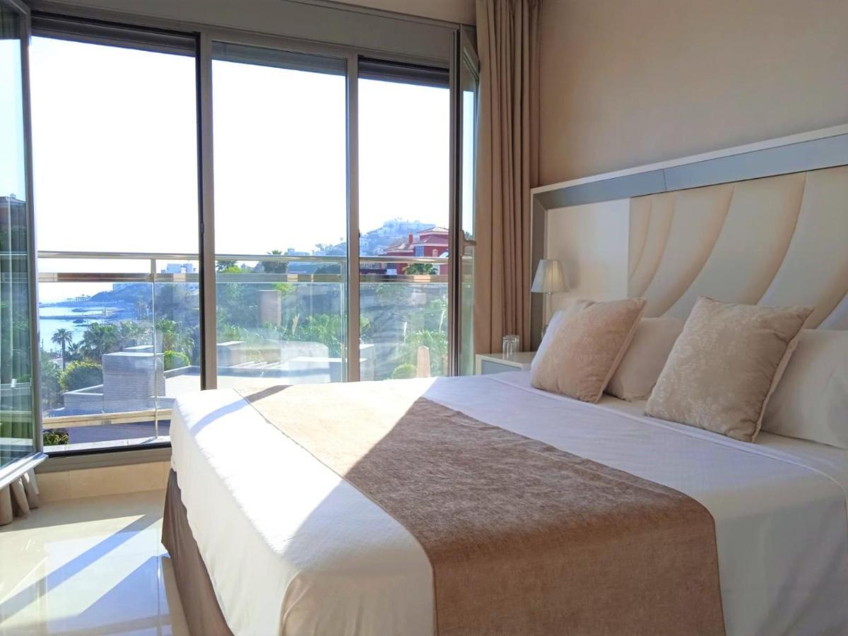Bay View Luxury Apartment, Amazing Sea View & Pool Apartment *
