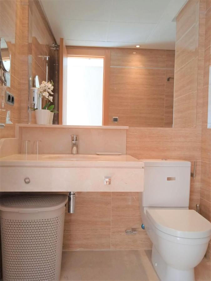 Bay View Luxury Apartment, Amazing Sea View & Pool Apartment *