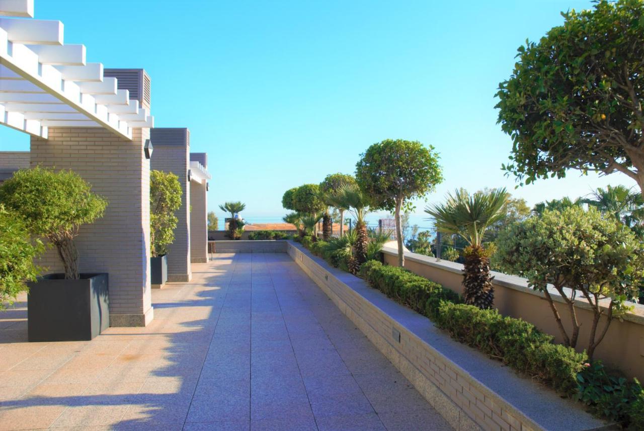 Bay View Luxury Apartment, Amazing Sea View & Pool *